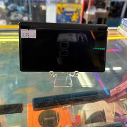 Nintendo DS Lite w/Charger, Stylus & One Free Game