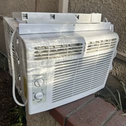 Window Ac In like new condition, 5000 BTUs