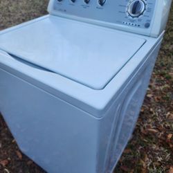 WHIRLPOOL HIGH-EFFICIENCY WASHER  - FREE DELIVERY AND INSTALLATION 