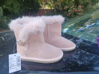 New OLD NAVY  GIRL PINK BOOTS  SIZE 7 FOR$35. WHATS YOUR BEST OFFER.NO LOW Ballers $35,