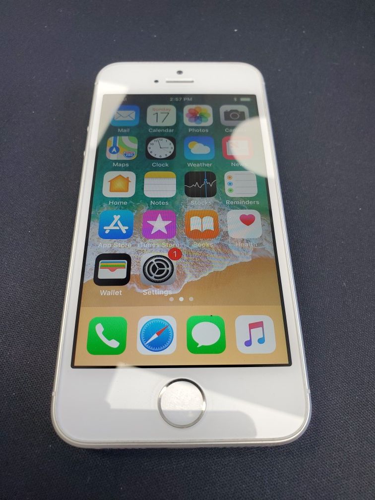 IPHONE 5SE...64GB. UNLOCK FOR ANY SIM