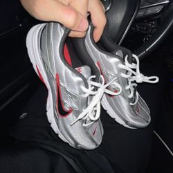 New Nike Initiator Size 10.5