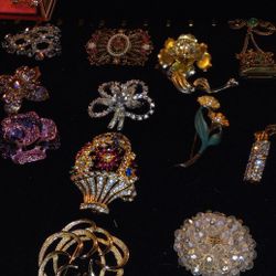 Brooches Brooches Brooches