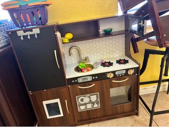 Toy kitchen