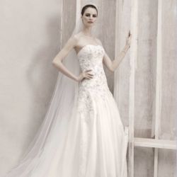 BRAND NEW Oleg Cassini Wedding Gown