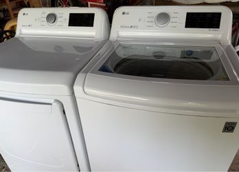1 YEAR OLD. LG HE KING SIZE STAINLESS STEEL WASHER&GAS DRYER SET. PERFECT CONDITION.