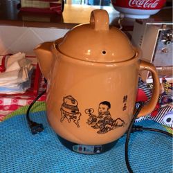 Over Sized  Large Chinese Water/tea Pot   Great Condition 