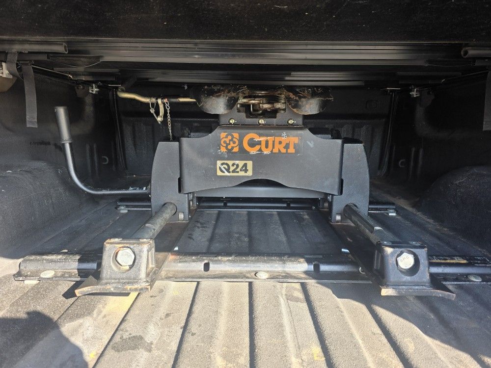 Q24 Curt Fifth Wheel W/ Slide