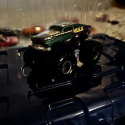 HW MONSTER JAM TRUCK: HULK METAL BASE SMALL WHEELS 1/64 . HWL4