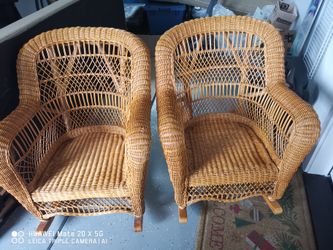 Pair of Vintage Wicker Rocking Chairs / Rockers (Set of 2)