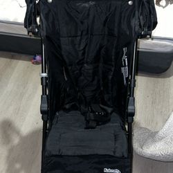 Stroller With Cup Holder 