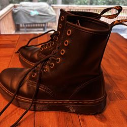 Doc Martens women’s size 6