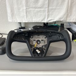 Tesla yoke Steering Wheel 2023.