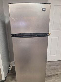 Apartment refrigerator/freezer