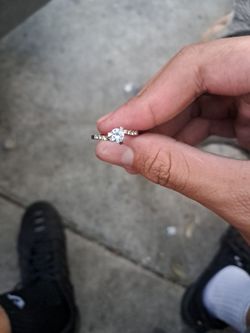 Engagement ring diamond real