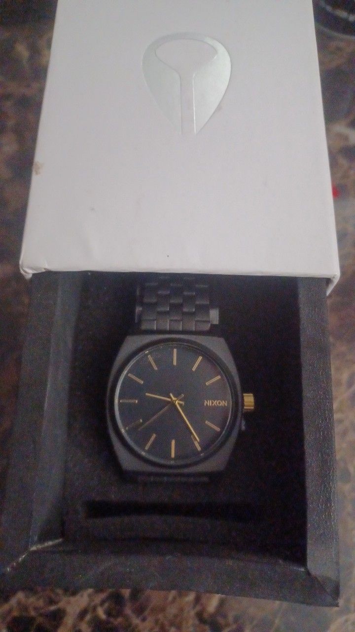 Nixon Watch