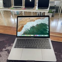 Apple Macbook Pro Retina 4thundrBolt  3.1Ghz TouchBar 500GB SSD 2017