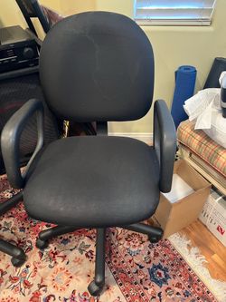 Desk chairs in very good condition!!