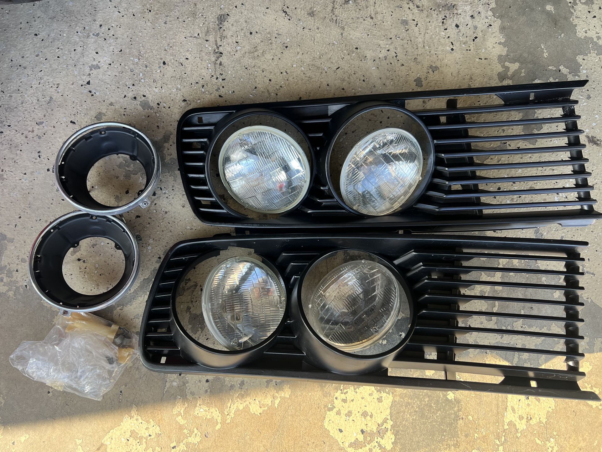 BMW E28 Headlight + Grill