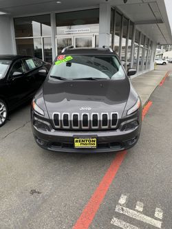 Clean 2015 Jeep Cherokee SUV