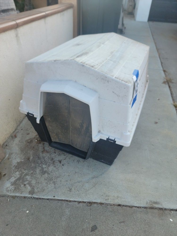 FREE!!! DOG HOUSE