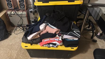 Women’s lot of clothes