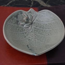 Ceramic Pottery Frog on Lily Pad Leaf Dish Trinket Soap Matte Green Glaze 5.5"