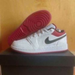 Nike Air Jordan 1 Low GS White Gym Red Black Size 6.5Y/8 Womens Brand New