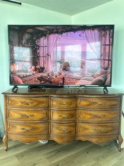 Vintage 9-Drawer Solid Wood Dresser
