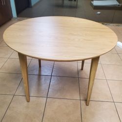 4 CHAIR ROUND DINING TABLE