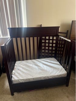 Convertible Mini crib