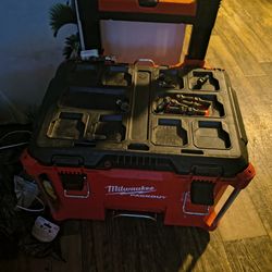 MILWAUKEE TOOL SET