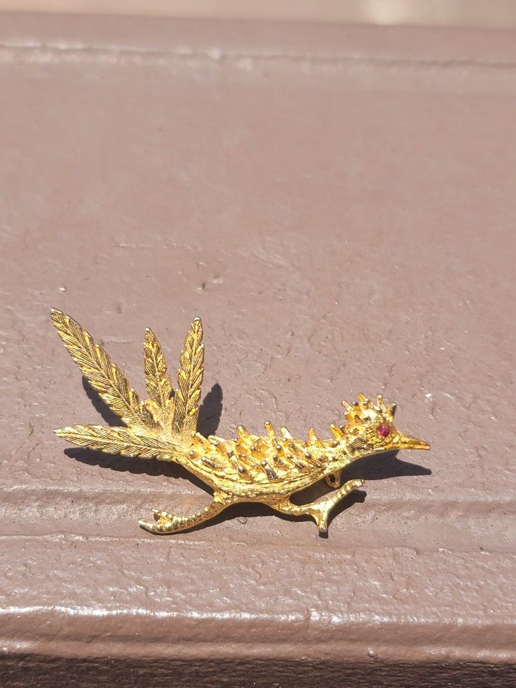 Vtg Gold Tone Roadrunner Rhinestone Eye Brooch Pin