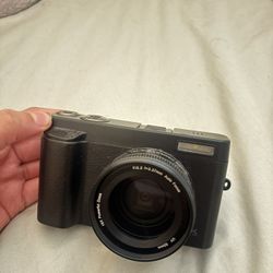 Digital video camera 