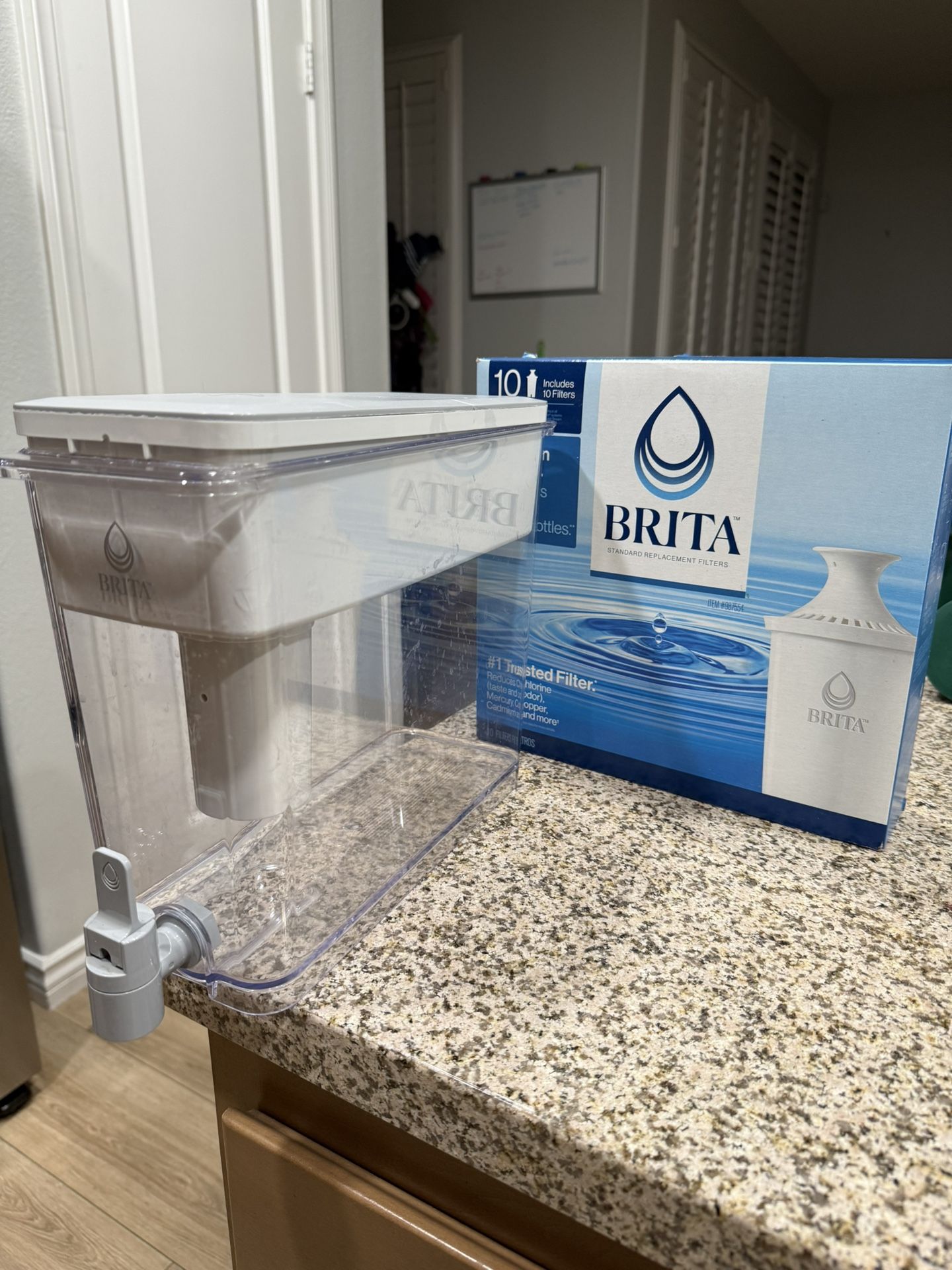 Brita Filter Extra Large 27 Cup Dispenser + 10 Filters