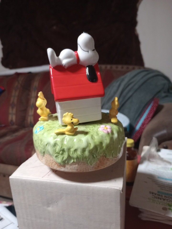 Snoopy Music Box
