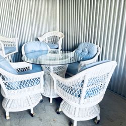 Beautiful Upscale Robb & Stucky Coastal Indoor/Outdoor Glass Dining Set 