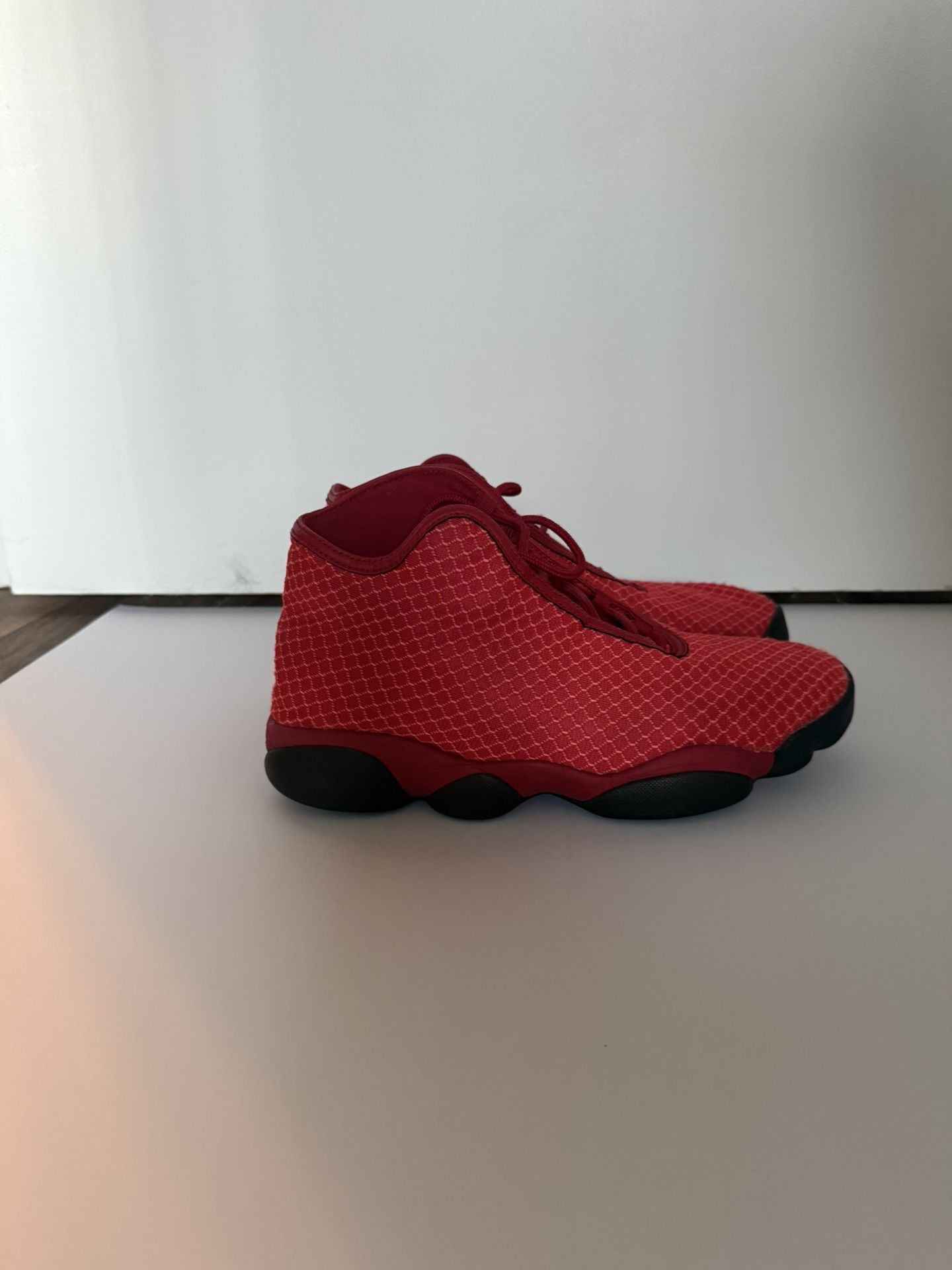 Jordan Horizon "Gym Red" Size 9.5 - Authentic Air Jordan Sneakers