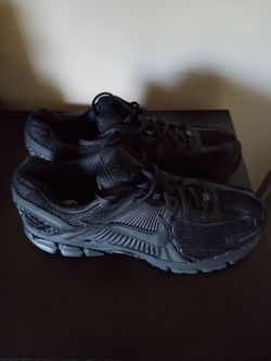 Nike Zoom Vomero 5 Triple Black Mens Size 11