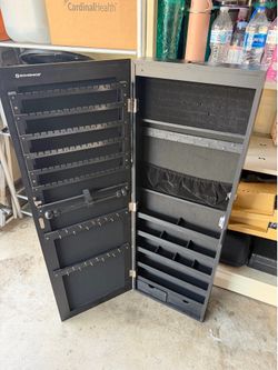 Jewelry wall organizer