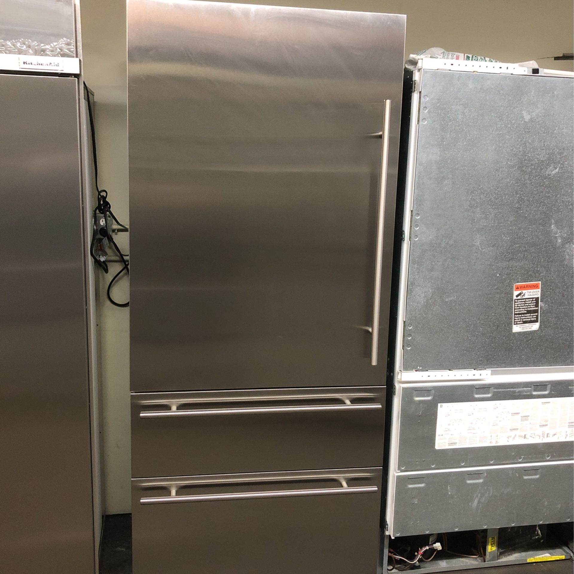 Viking 36”Wide 7Series Built In Bottom Freezer Refrigerator