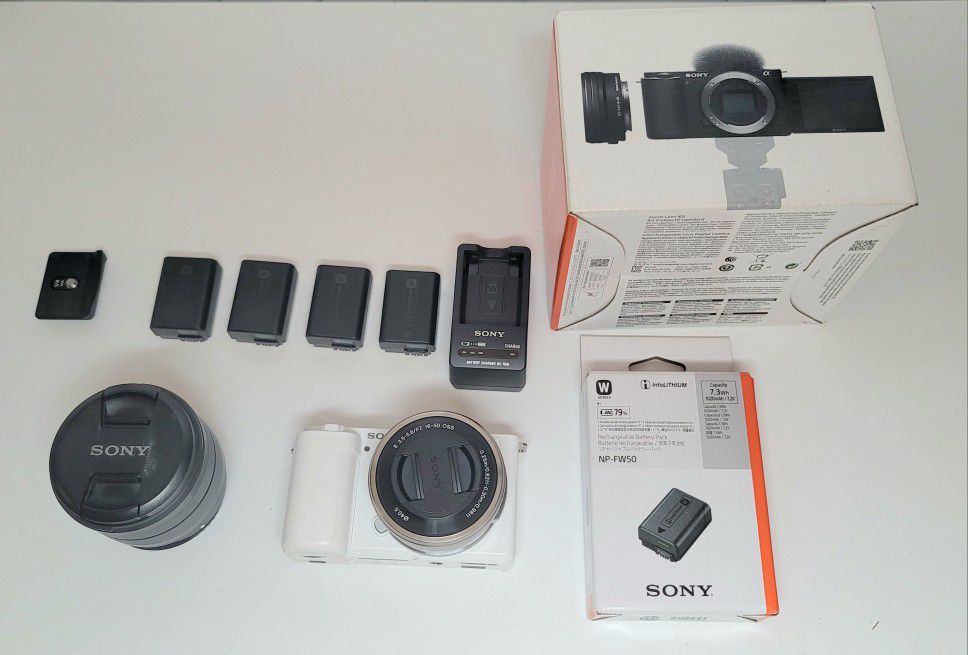 Sony ZV E10 Bundle (GREAT CONDITION)