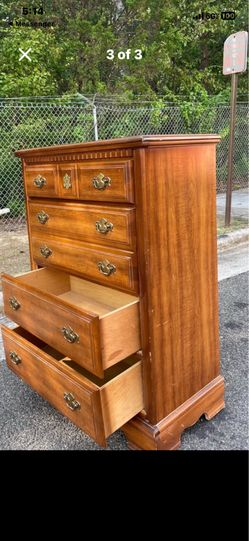 Basset solid wood chest with big drawers