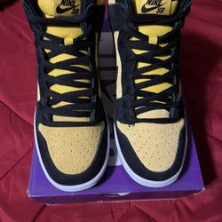 NIKE SB GOLDENROD SIZE 9