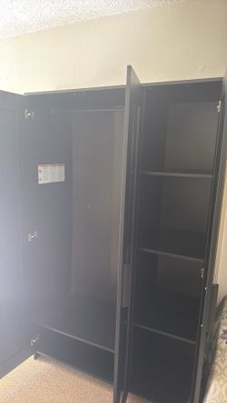 3 doors closet