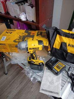 DeWalt XR 20V Brushless Impact Wrench Kit