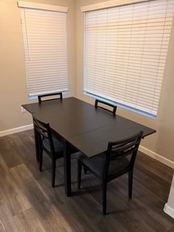 Extendable dining table and chairs