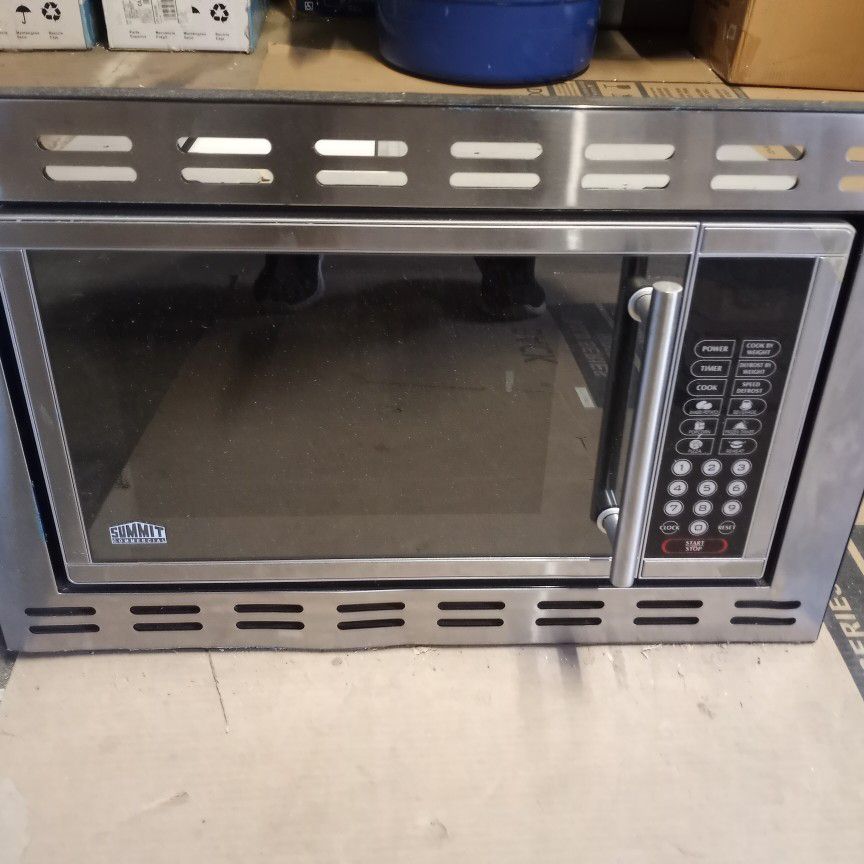 24" Microwave-Small Space/RV Use