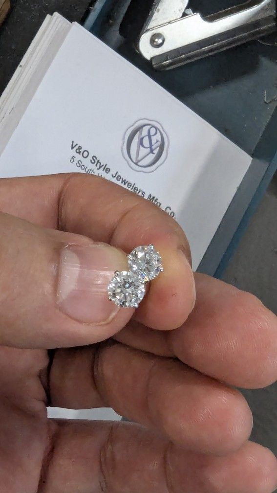 2ctw Lab Diamonds F VS1 Studs