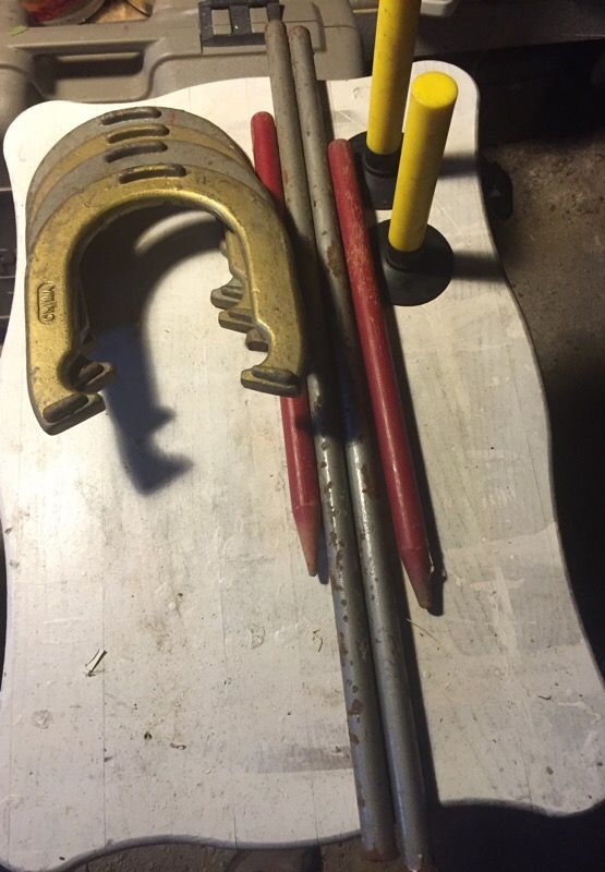 Horseshoes set